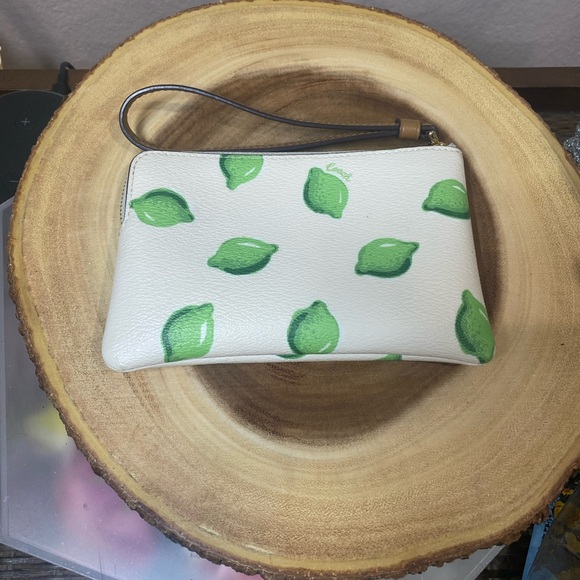 Coach wristlet limes